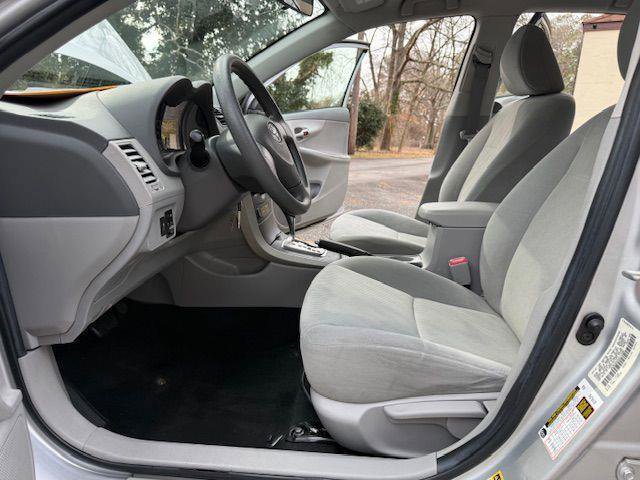 Used 2010 Toyota Corolla image 36