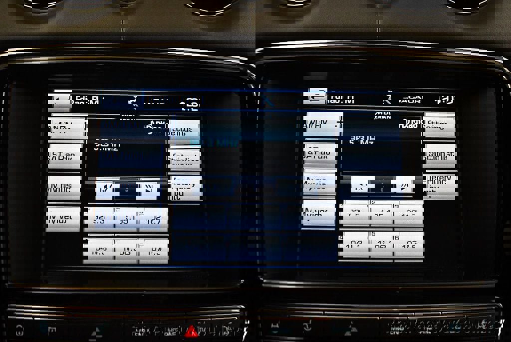 Used 2015 Jaguar XJ image 44