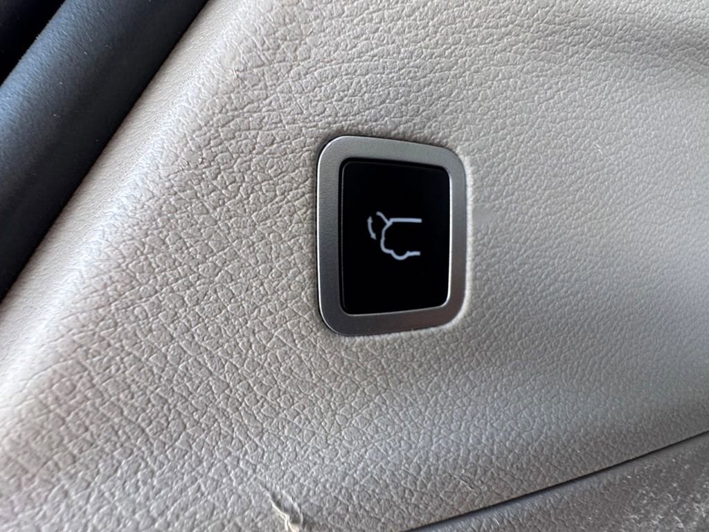 Used 2024 Chrysler Pacifica Touring-L image 35