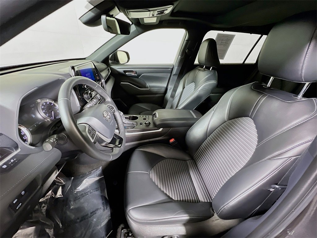 Certified 2024 Toyota Highlander XSE image 19