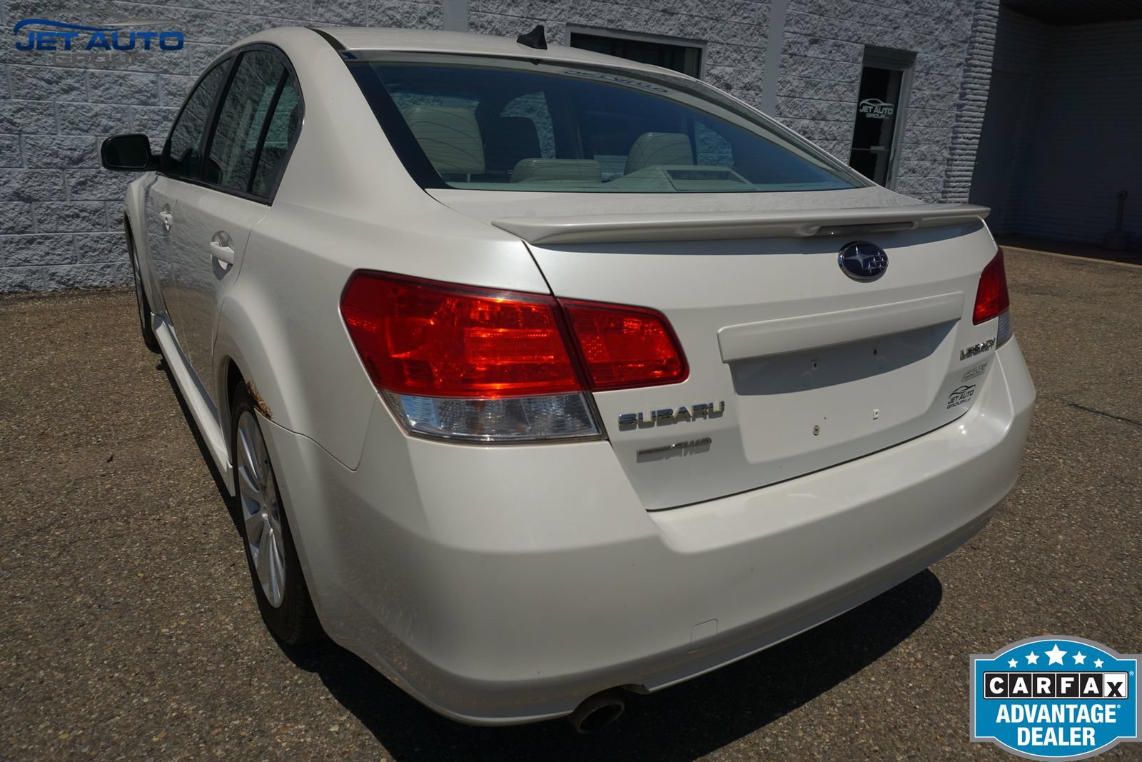Used 2011 Subaru Legacy 2.5i Limited w/ Appearance Package 1H AWD/4WD image 9