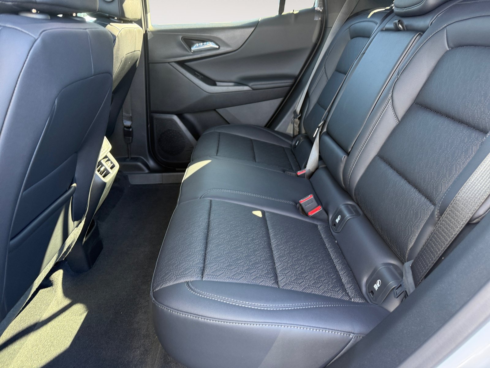 New 2027 Chevrolet Equinox LT w/ Convenience Package II AWD/4WD image 13