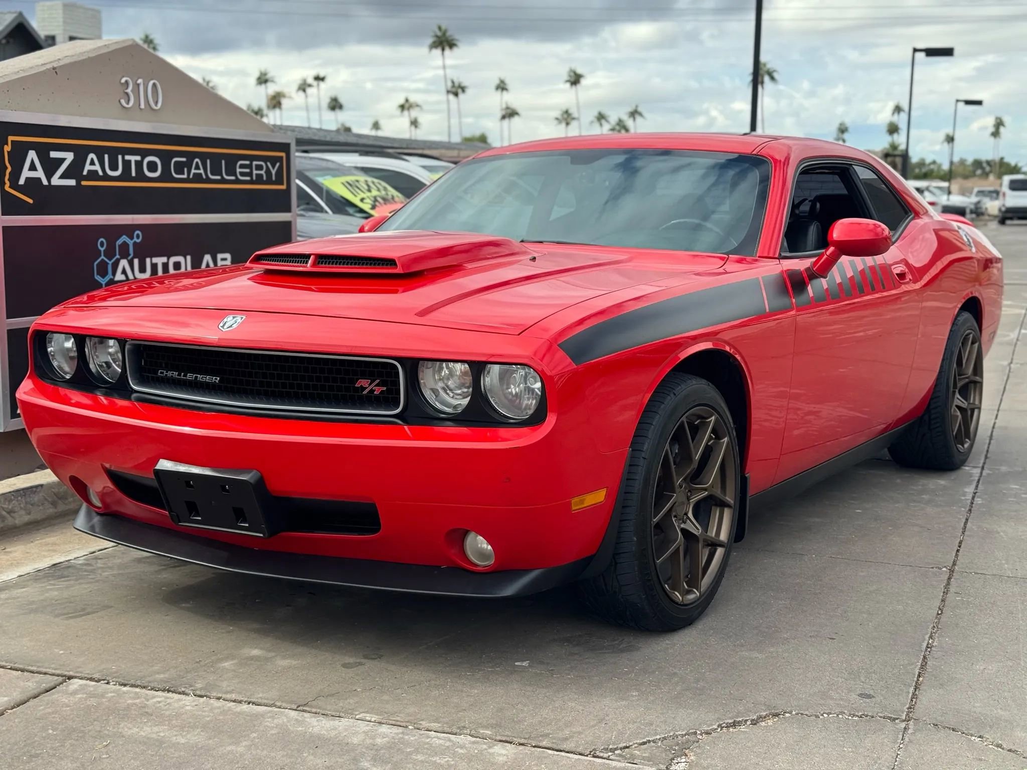 Used 2010 Dodge Challenger R/T image 2