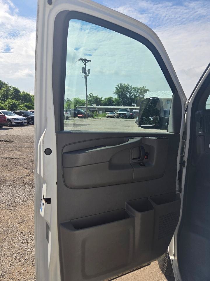 Used 2014 GMC Savana 3500 RWD image 13