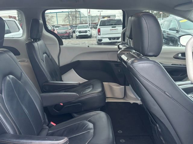 Used 2018 Chrysler Pacifica Touring-L Plus image 15