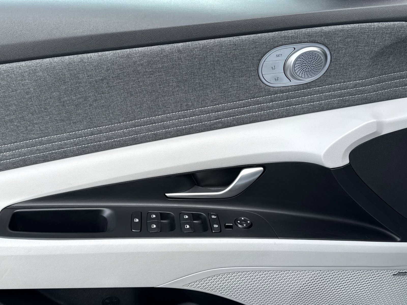 Certified 2023 Hyundai Elantra Limited image 12