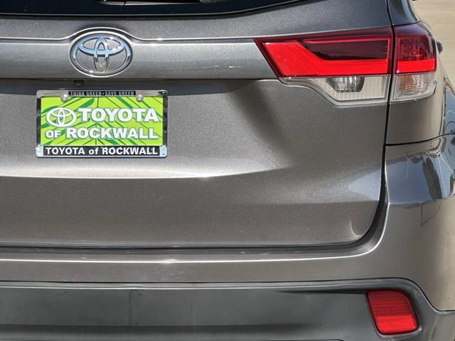 Used 2017 Toyota Highlander LE FWD image 6