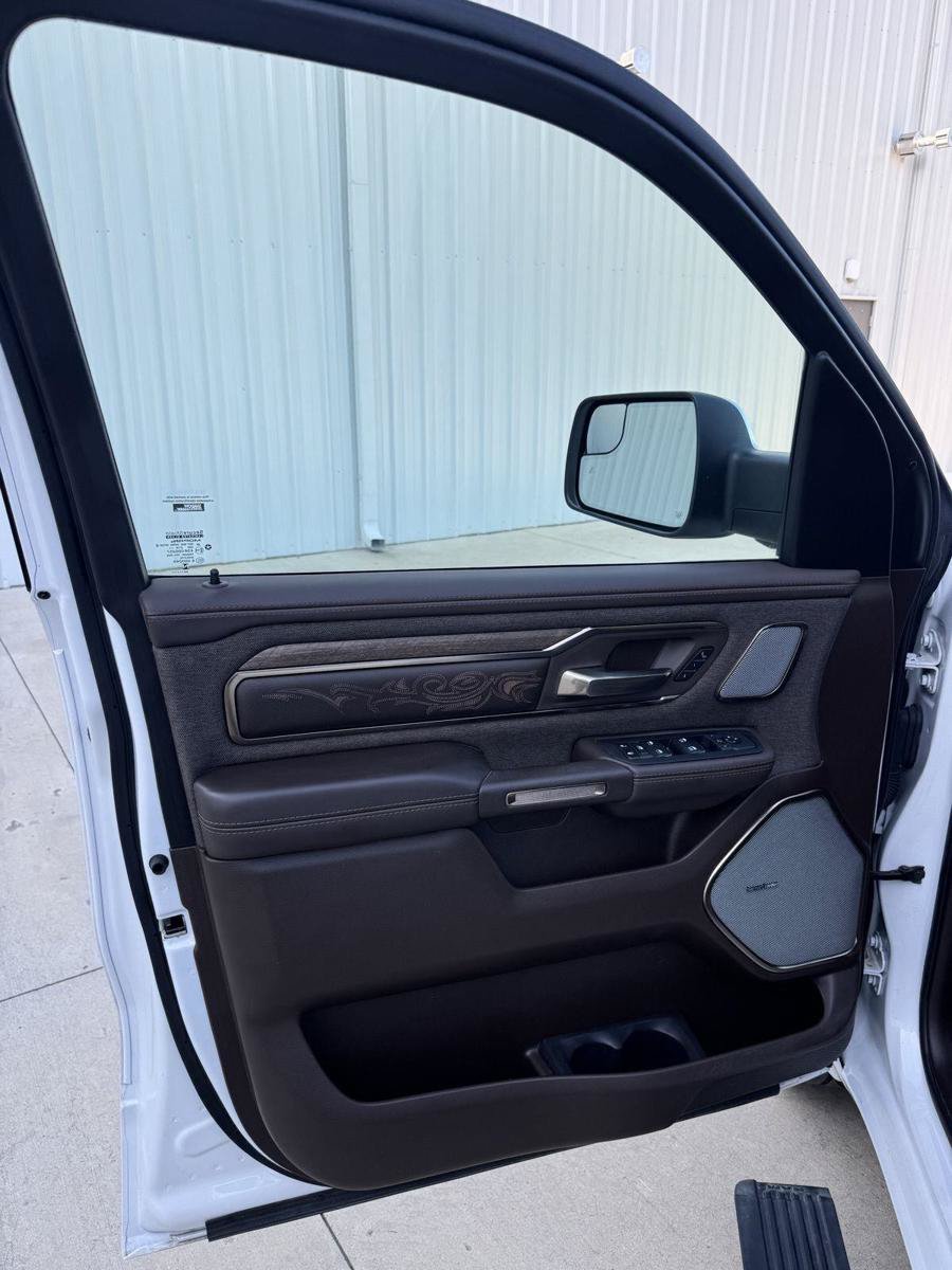 Used 2025 RAM 1500 Limited AWD/4WD image 10