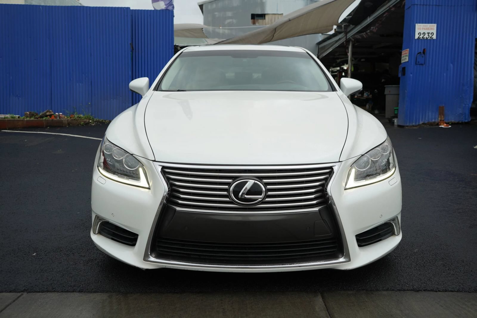 Used 2013 Lexus LS 460 RWD image 3