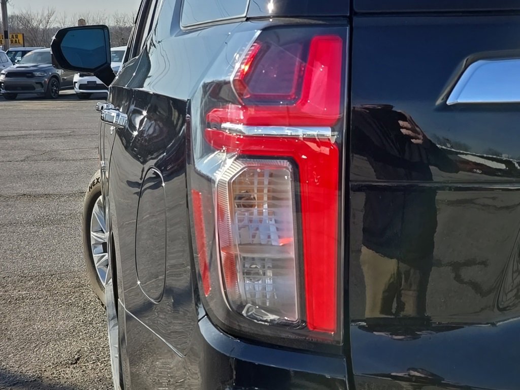 Used 2021 Chevrolet Tahoe Premier w/ Premium Package image 12