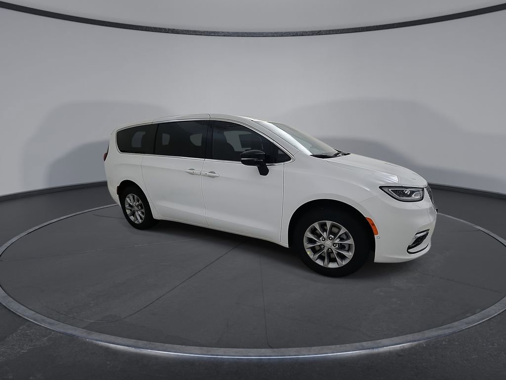 New 2026 Chrysler Pacifica Limited AWD/4WD image 2