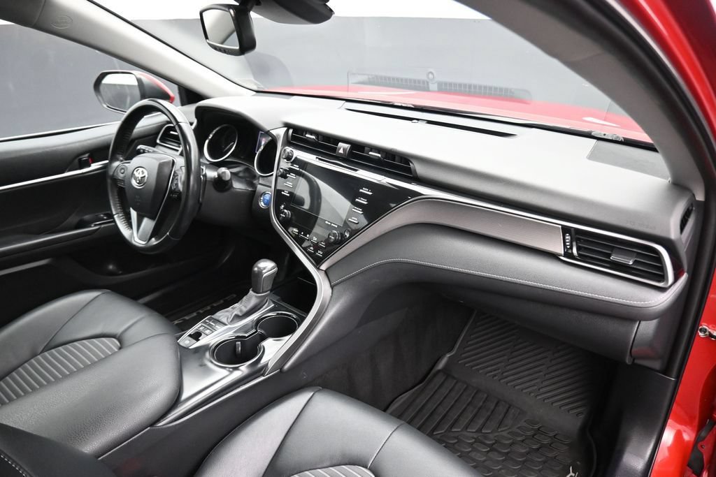 Used 2020 Toyota Camry SE w/ Sunroof Package FWD image 44