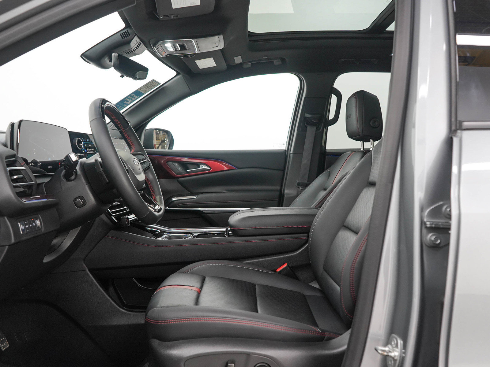 Used 2025 Chevrolet Traverse RS AWD/4WD image 25