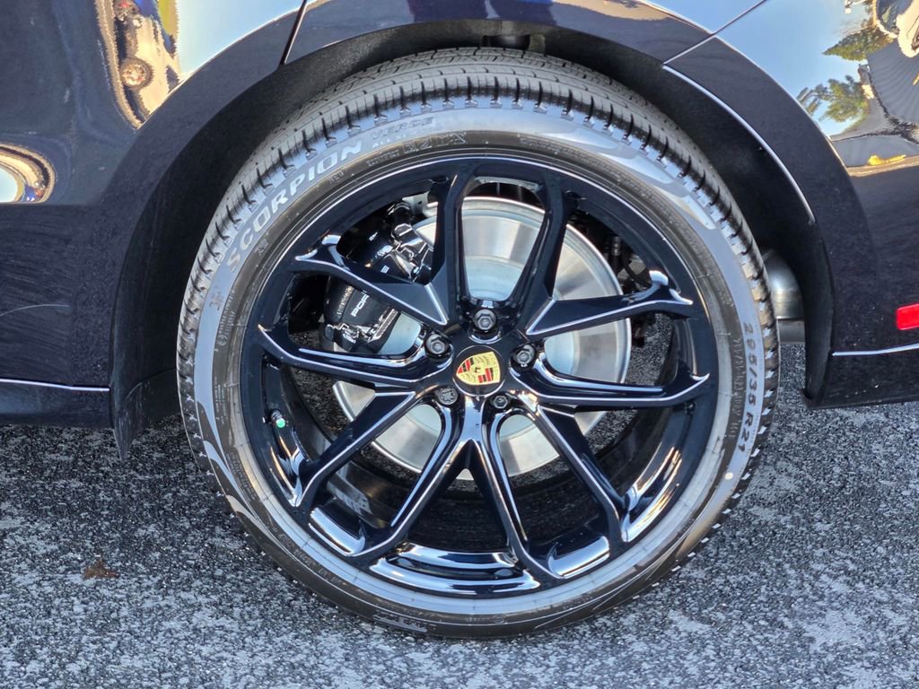 New 2026 Porsche Macan GTS AWD/4WD image 11