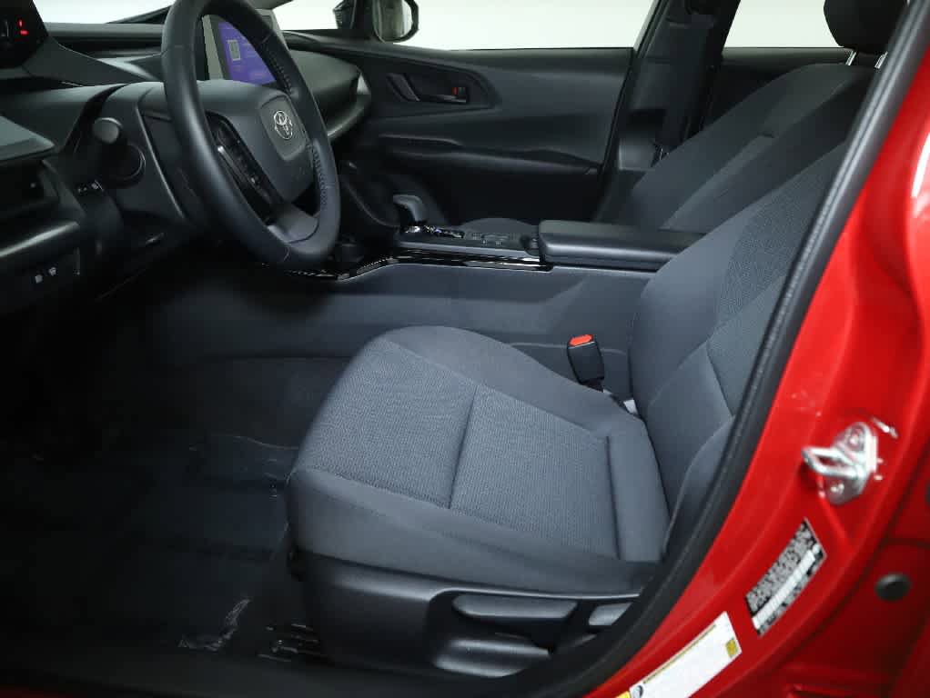 Used 2025 Toyota Prius LE AWD/4WD image 18