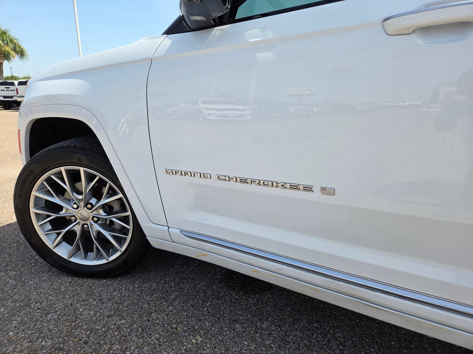 Used 2022 Jeep Grand Cherokee Summit RWD image 11