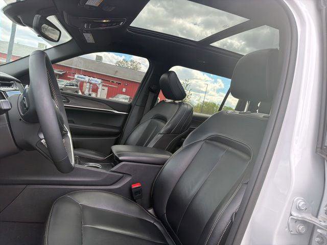 Certified 2024 Jeep Grand Cherokee L Limited w/ Black Appearance Package AWD/4WD image 10