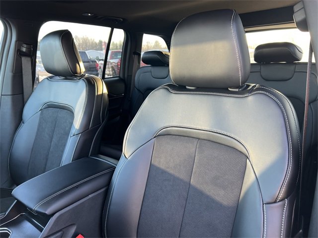 New 2025 Jeep Grand Cherokee Altitude image 12