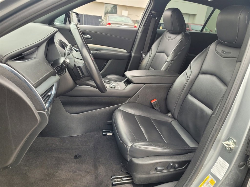 Used 2023 Cadillac XT4 Premium Luxury image 5