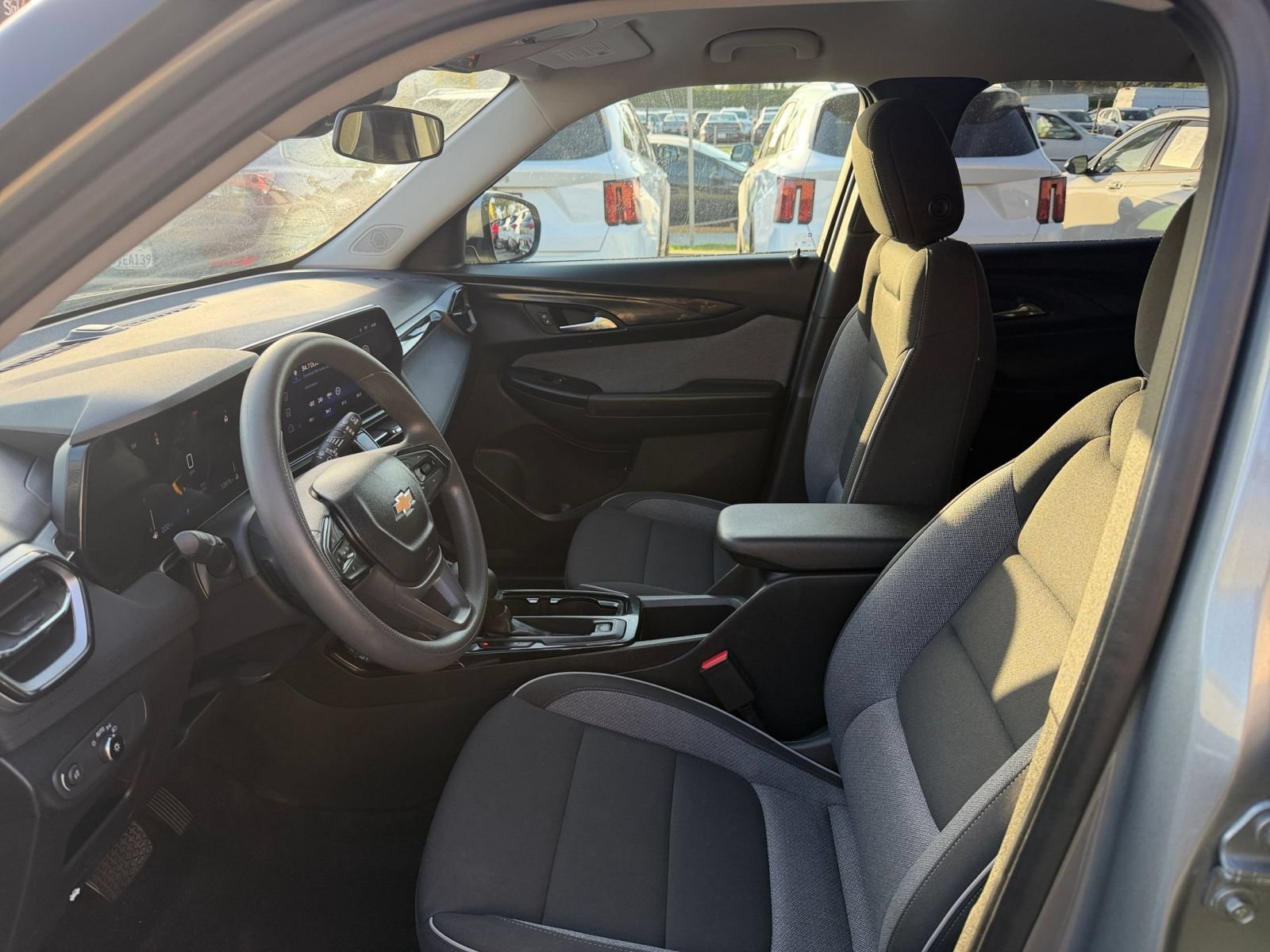 Used 2025 Chevrolet TrailBlazer LT FWD image 25