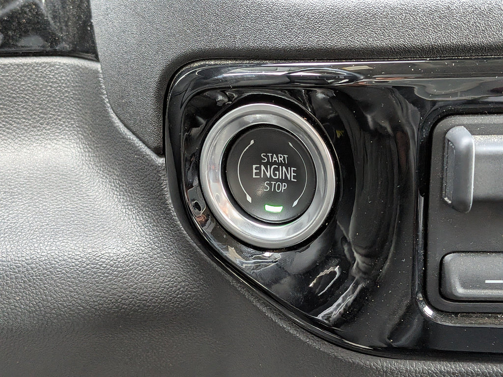 Certified 2025 GMC Sierra 1500 SLT RWD image 26