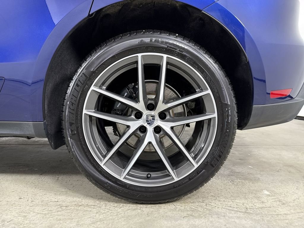 Certified 2025 Porsche Macan image 14