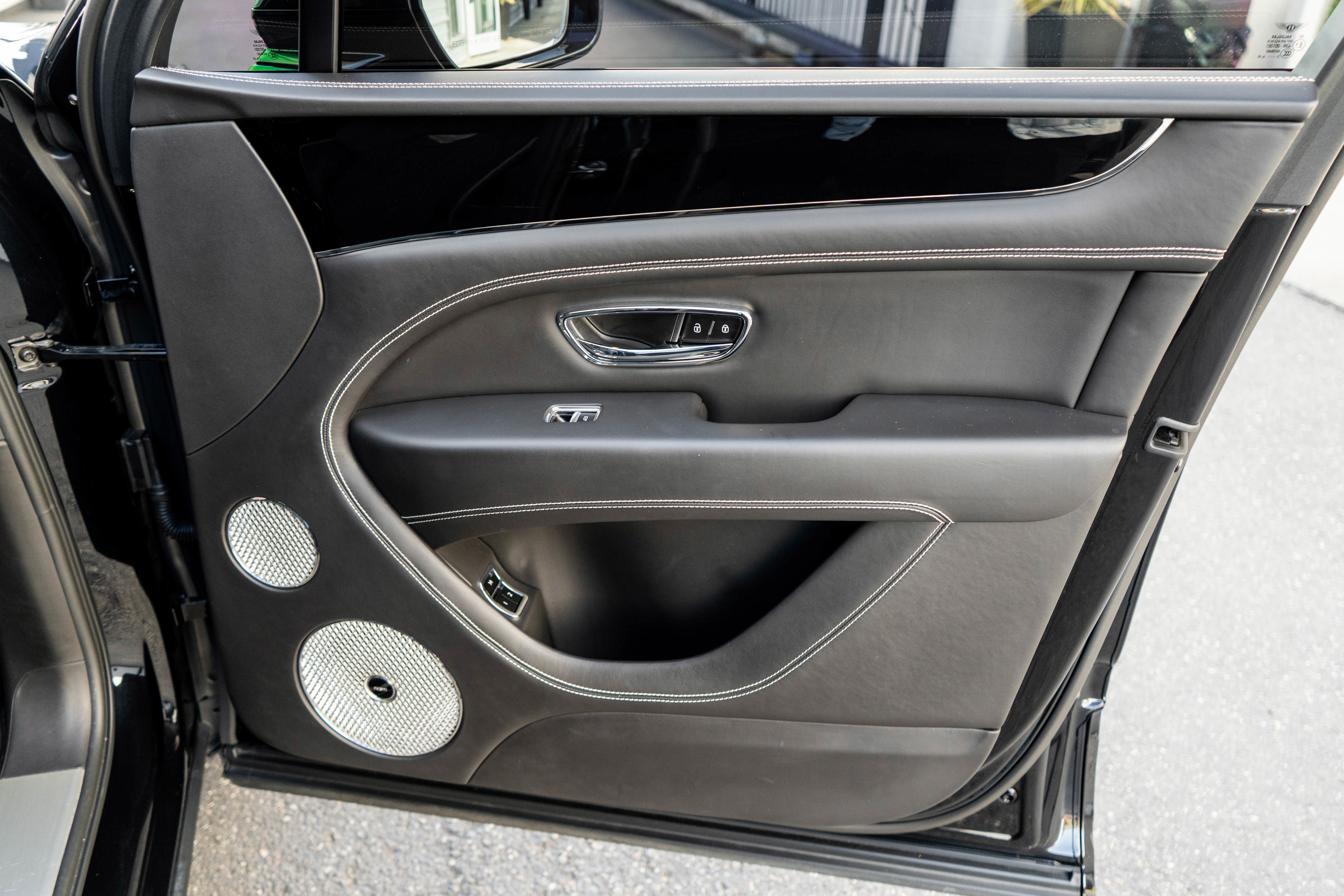 Used 2022 Bentley Bentayga image 41