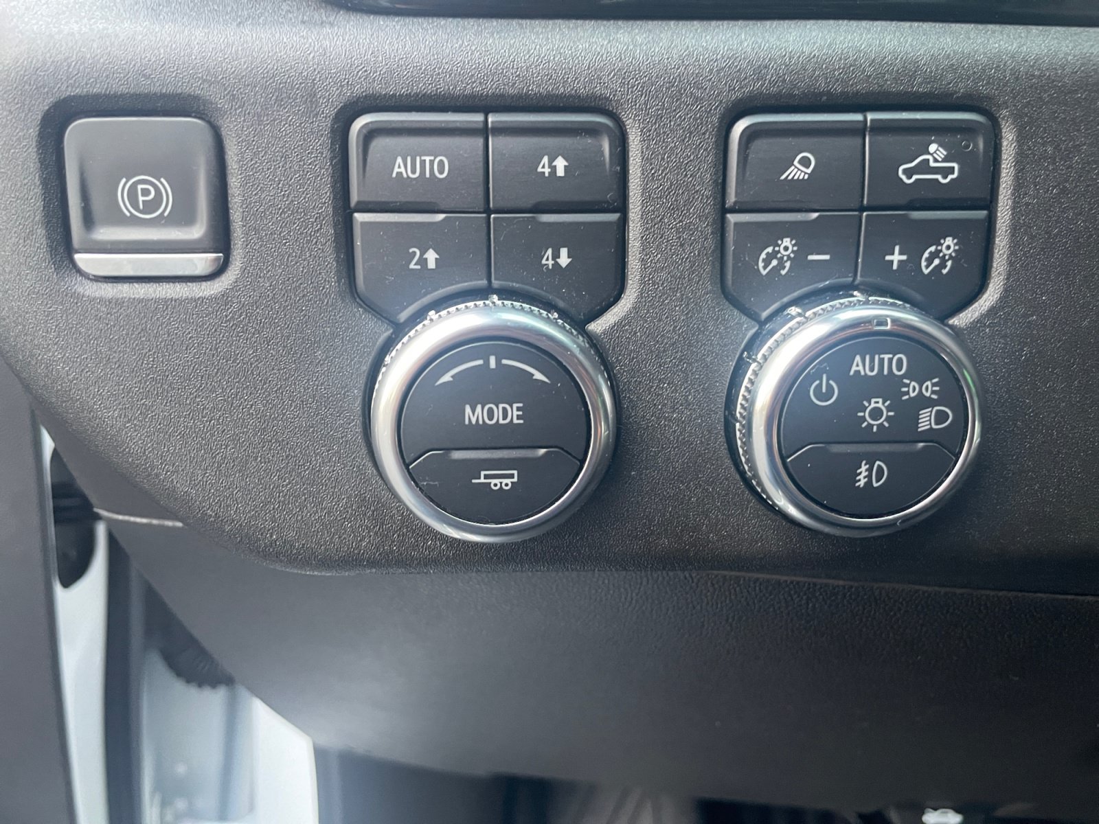 Used 2024 GMC Sierra 3500 SLT w/ SLT Convenience Package AWD/4WD image 14