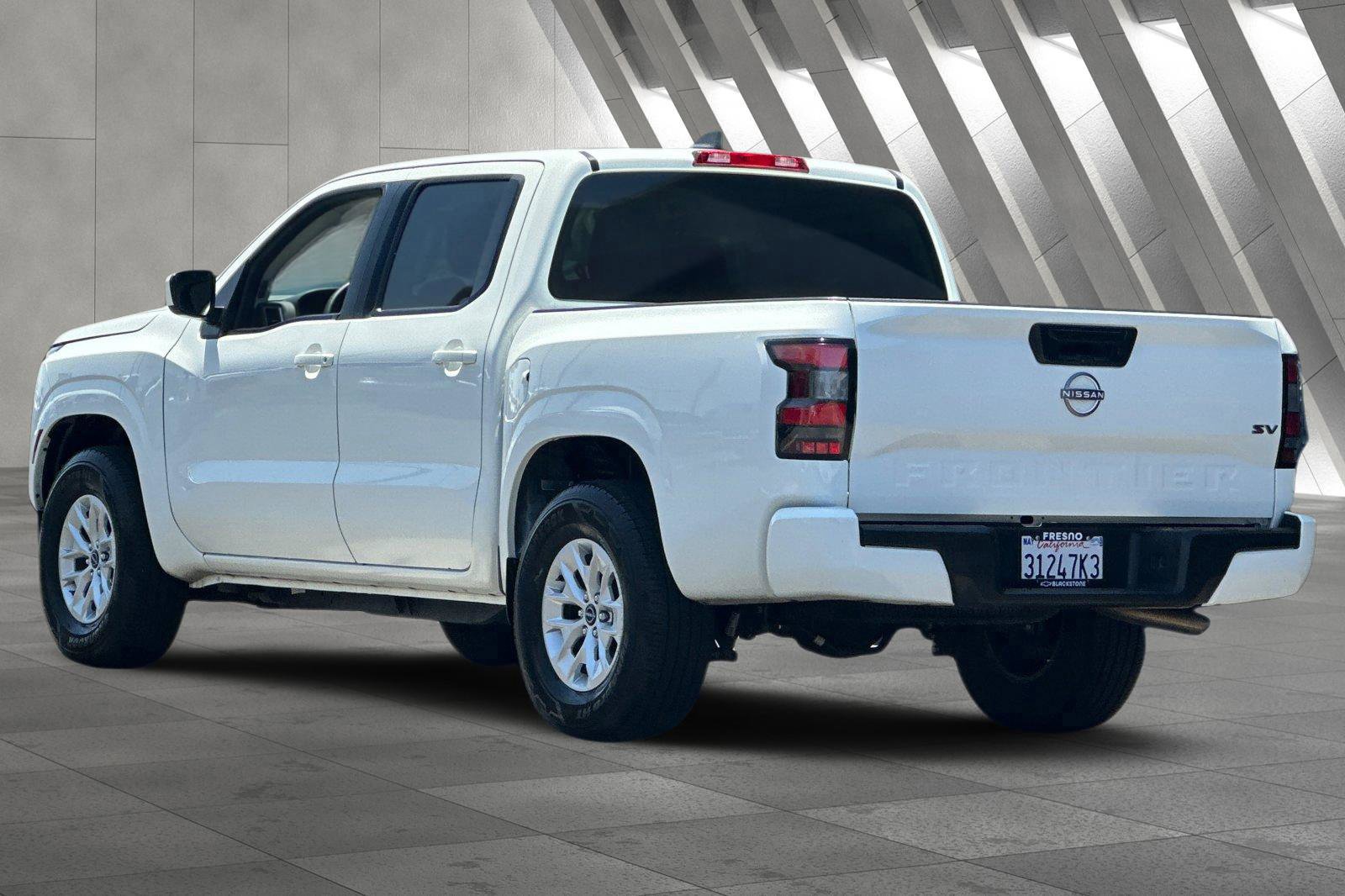 Used 2024 Nissan Frontier SV image 6