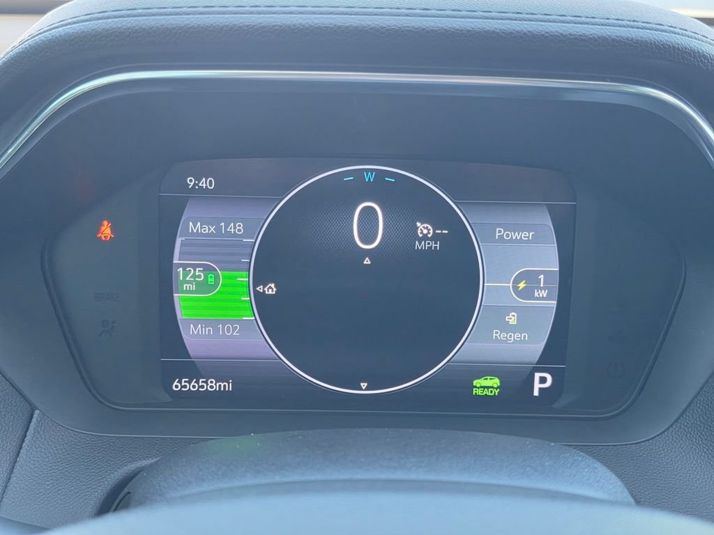 Used 2022 Chevrolet Bolt EUV LT w/ Convenience Package FWD image 37
