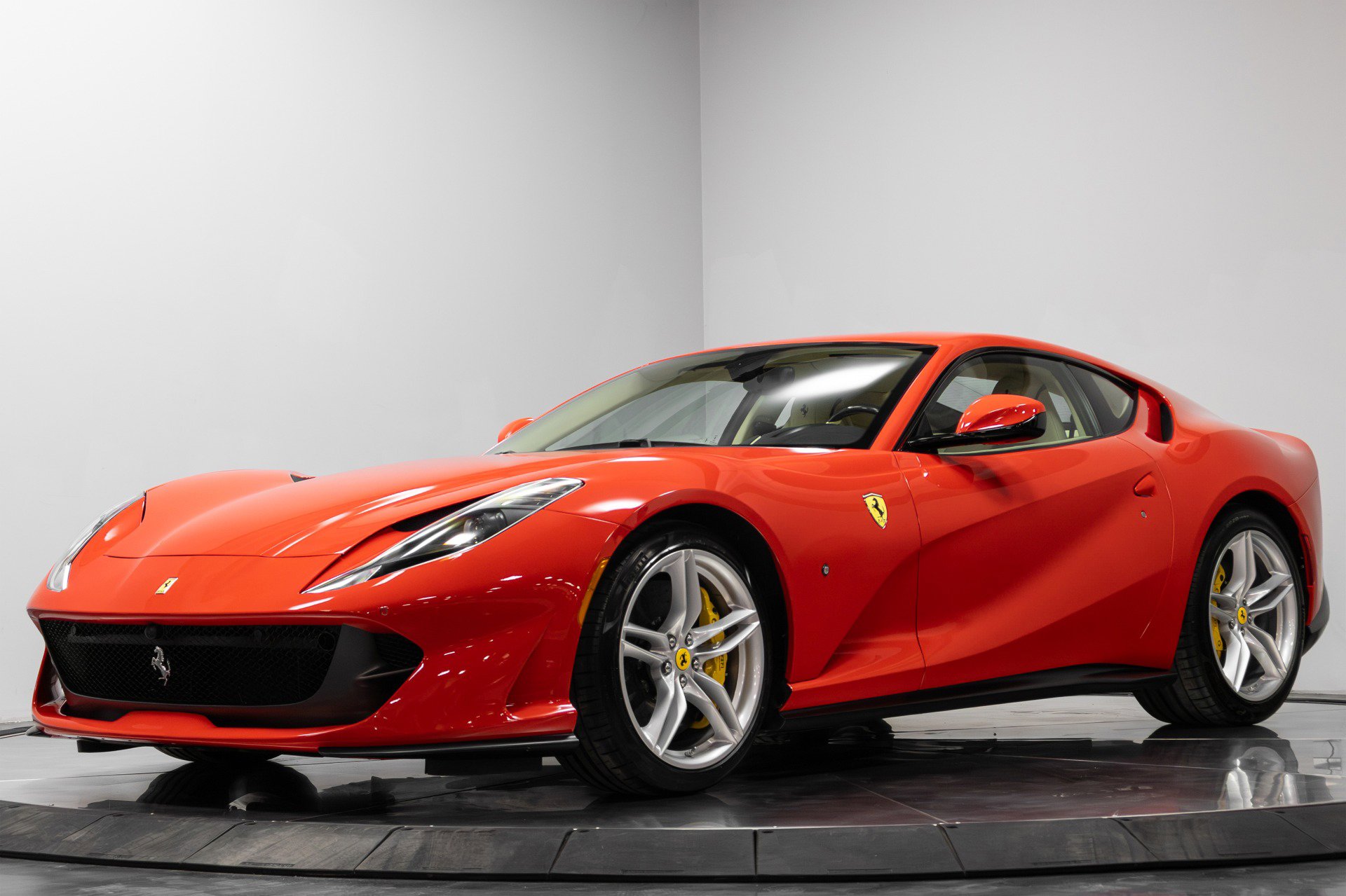 Used 2018 Ferrari 812 Superfast image 2