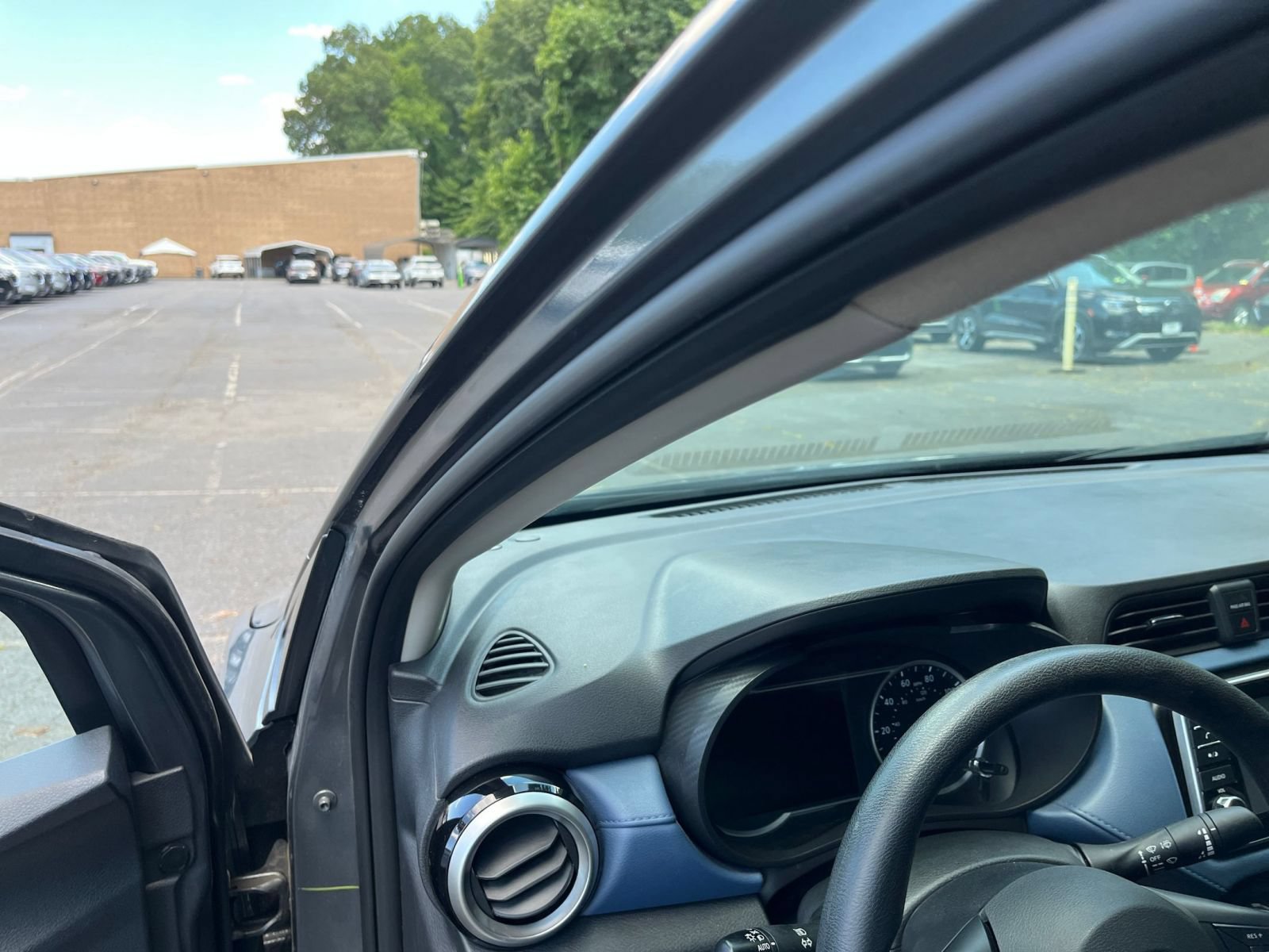 Used 2025 Nissan Versa SV FWD image 32