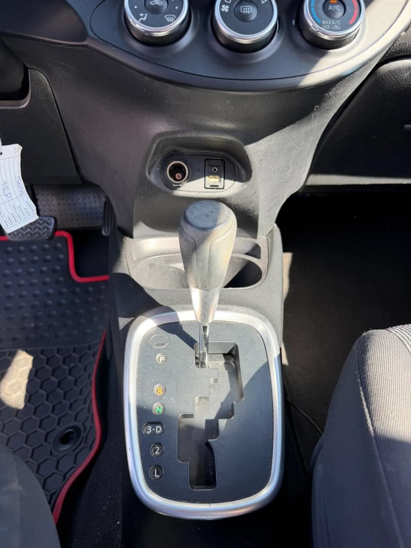 Used 2016 Toyota Yaris LE FWD image 32