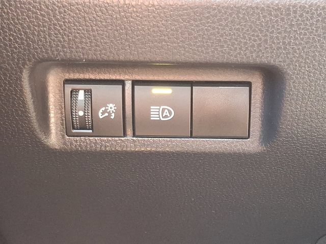 Used 2025 Toyota RAV4 XLE AWD/4WD image 25