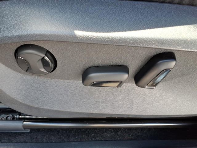 Used 2023 Volkswagen Tiguan SE w/ Panoramic Sunroof Package image 17