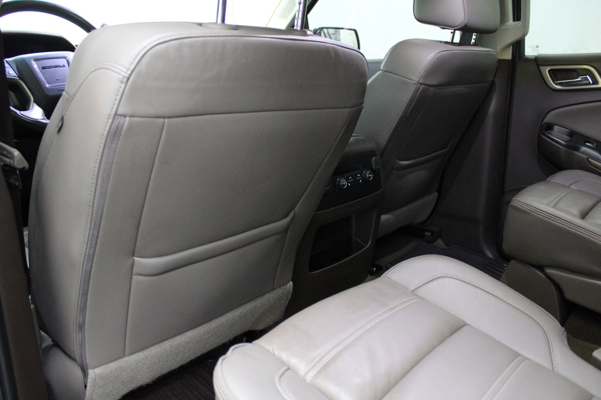 Used 2018 GMC Yukon Denali image 14