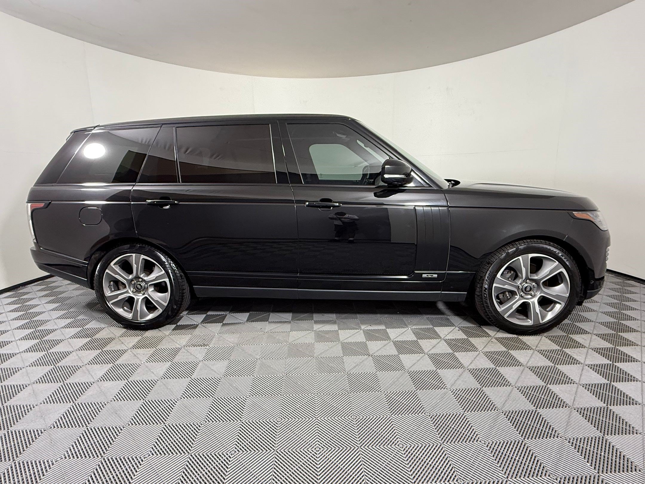 Used 2019 Land Rover Range Rover Long Wheelbase Supercharged AWD/4WD image 8