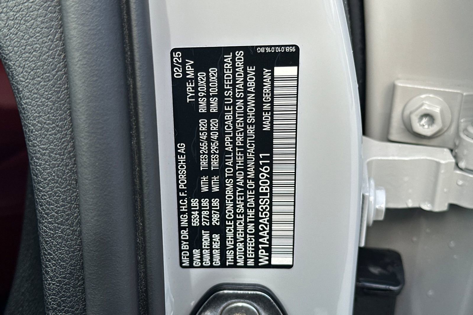 Used 2025 Porsche Macan image 46