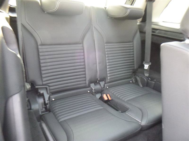 Used 2024 Land Rover Discovery S image 8