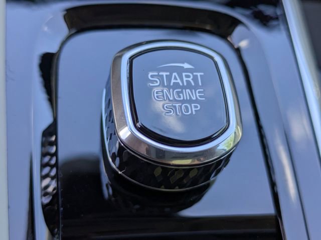 Used 2024 Volvo XC60 B5 Plus w/ Protection Package Premier image 32