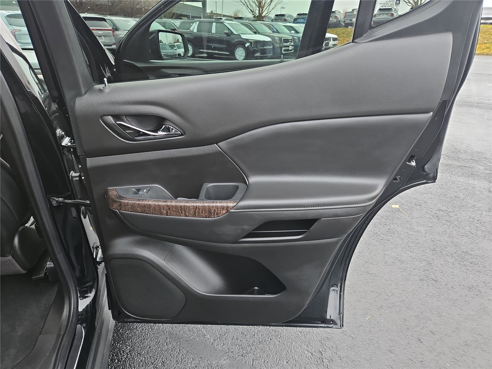 Used 2023 GMC Acadia Denali w/ Denali Ultimate Package image 33