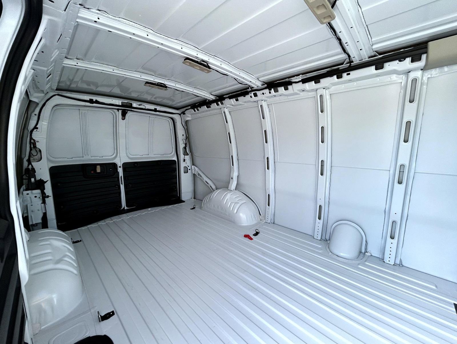 New 2025 Chevrolet Express 2500 Work Van w/ Safety Package RWD image 18