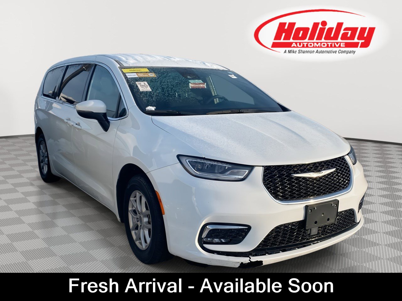 Used 2023 Chrysler Pacifica Touring image 1