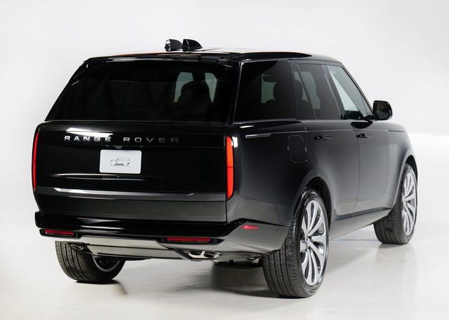 New 2025 Land Rover Range Rover SE image 2