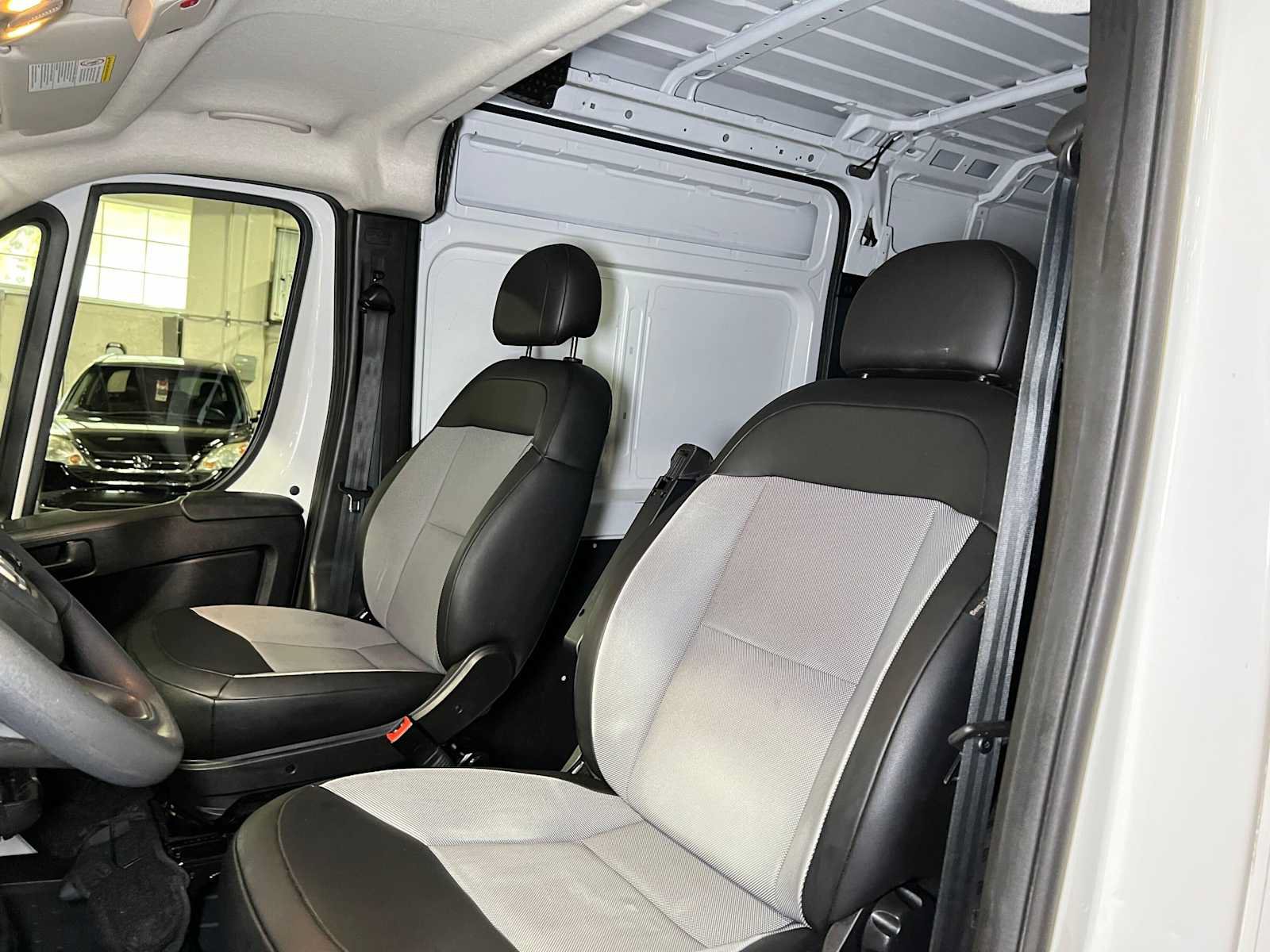 Used 2024 RAM ProMaster 2500 w/ Convenience Group FWD image 21