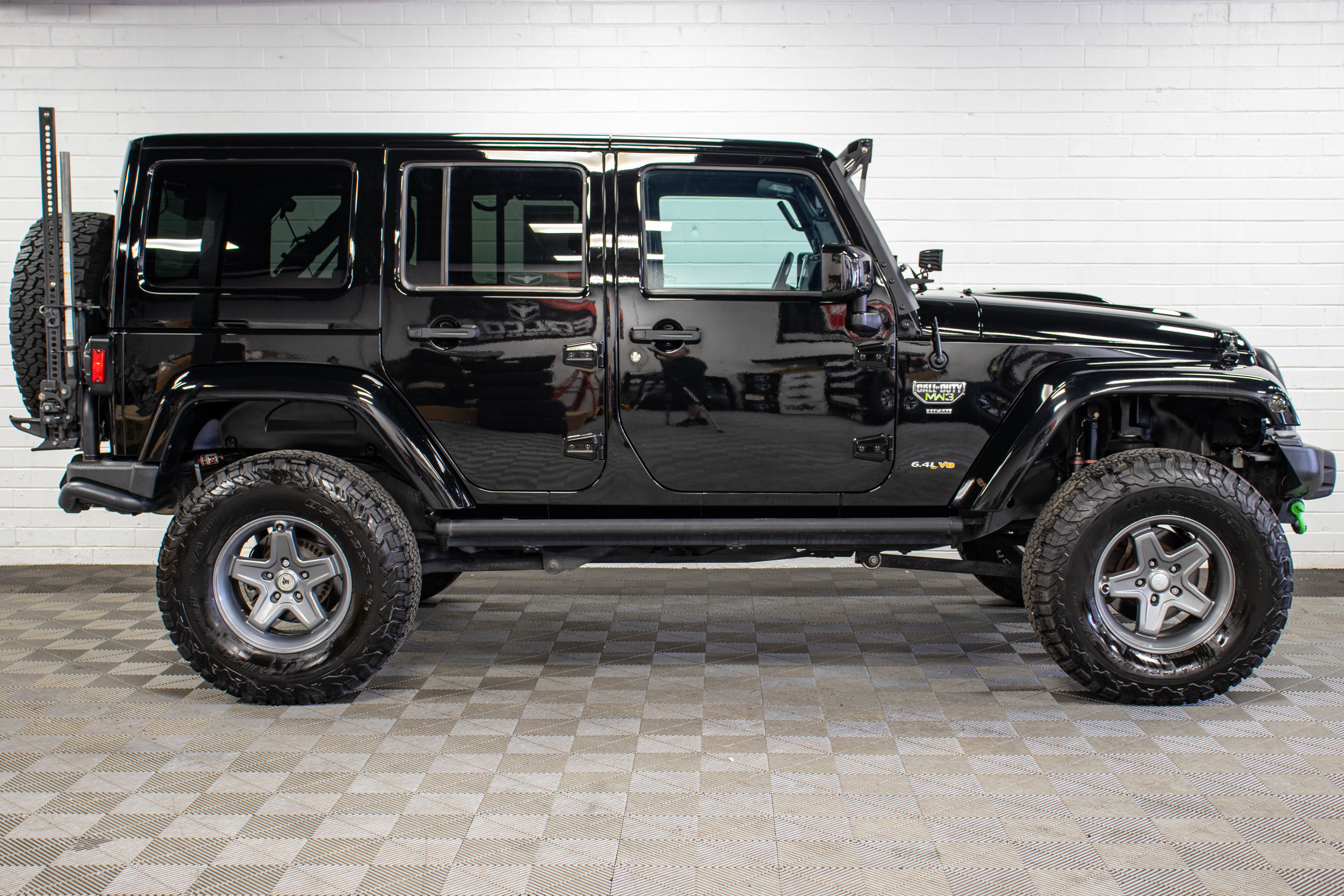 Used 2012 Jeep Wrangler Unlimited Rubicon image 2