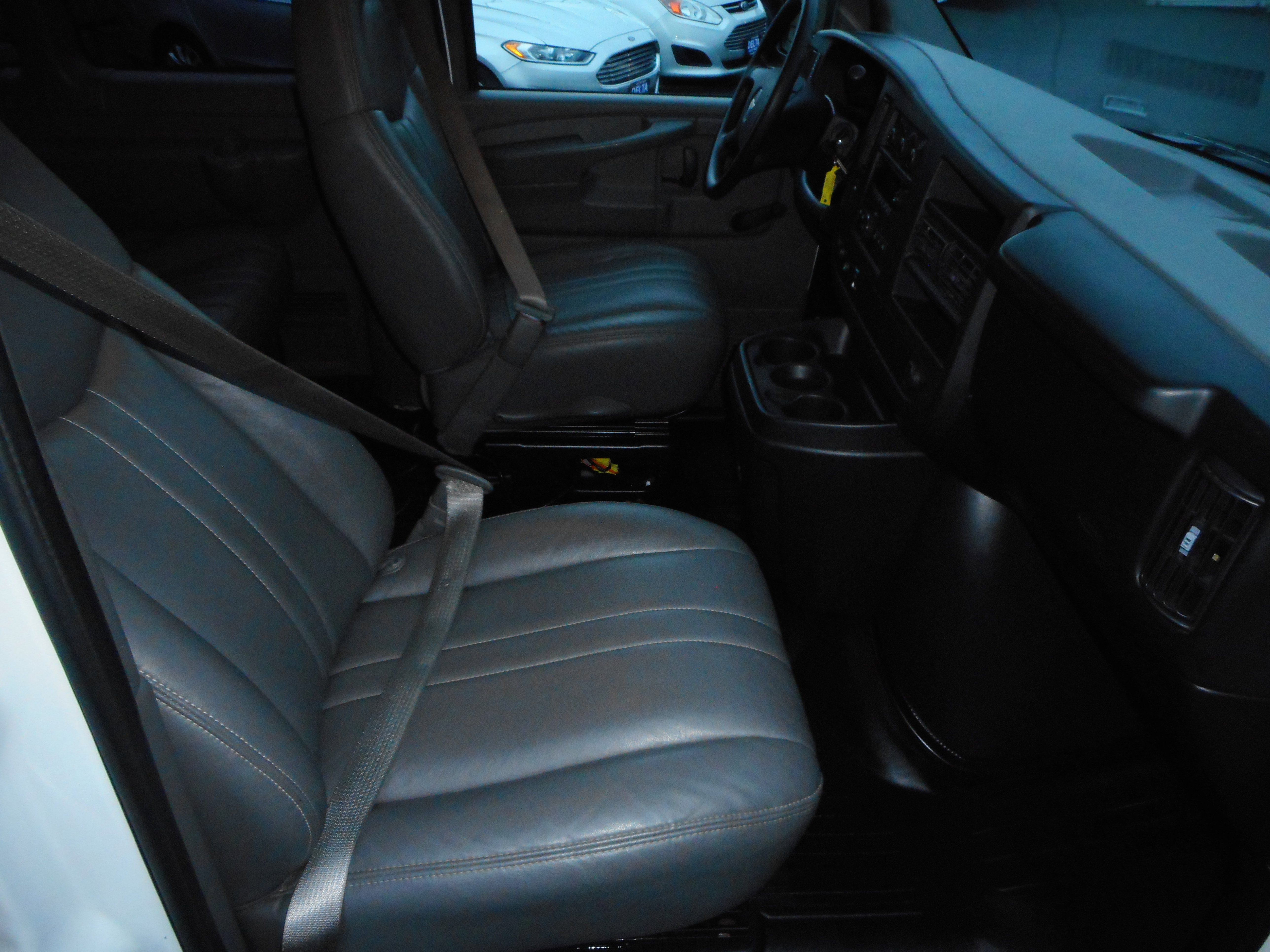 Used 2008 Chevrolet Express 3500 Passenger image 26