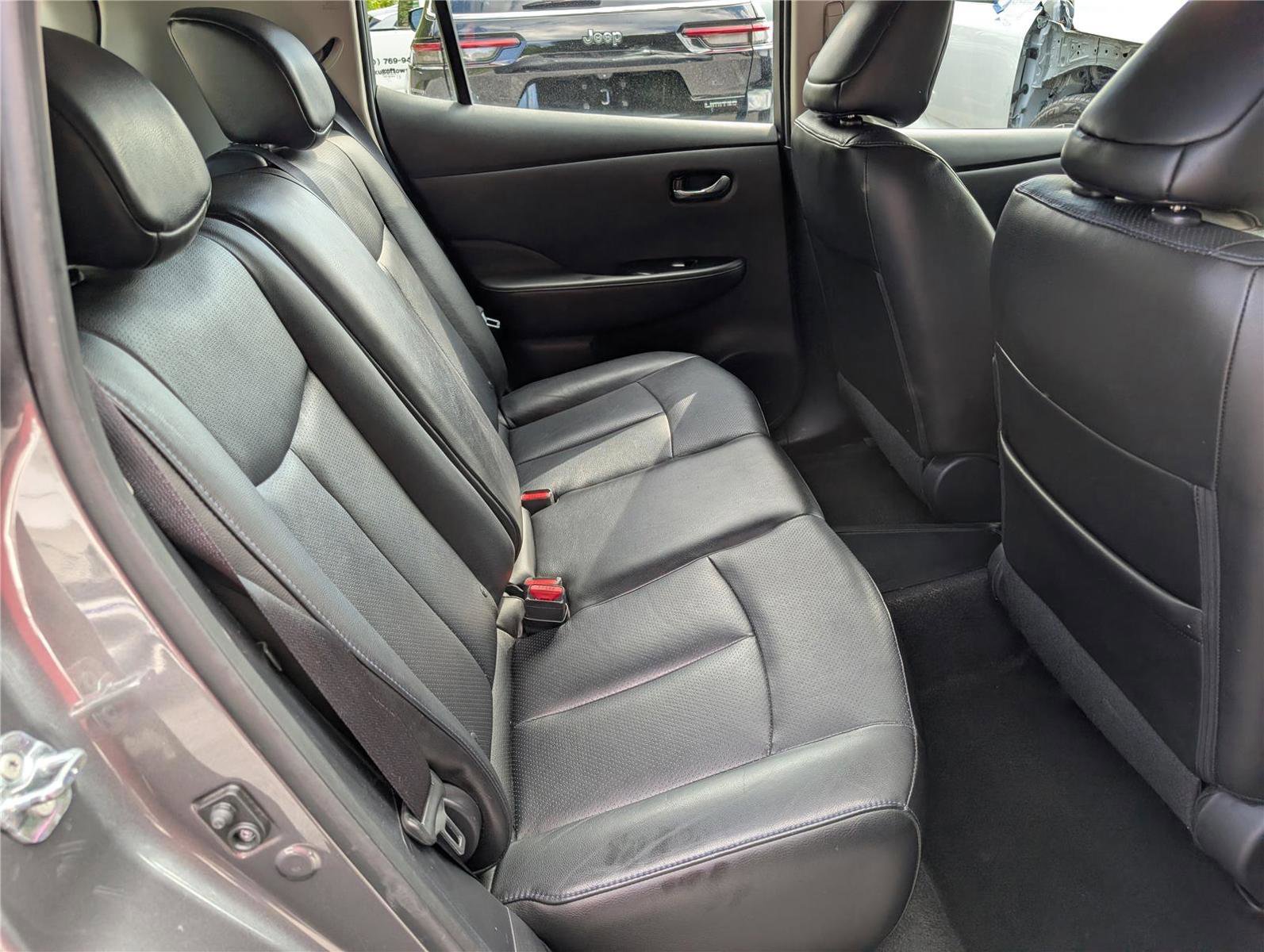 Used 2015 Nissan Leaf SL w/ Premium Package FWD image 13
