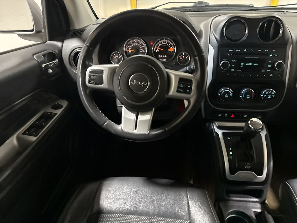 Used 2016 Jeep Compass Latitude FWD image 11