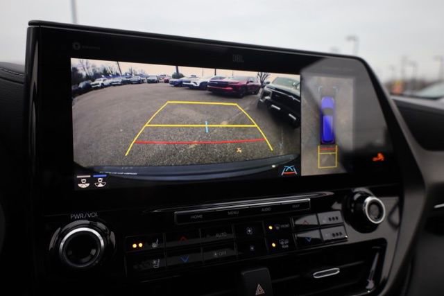 Used 2022 Toyota Highlander Limited image 9